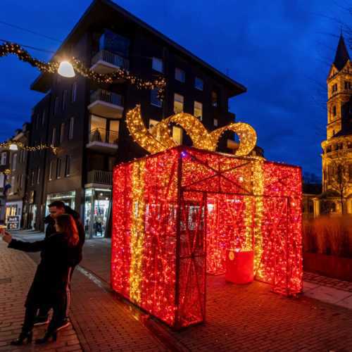 Eye catcher kerstdecoratie doorloop cadeau binnenstad